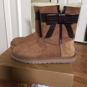 UGG Exclusive Jose w/bow short chestnut size 8