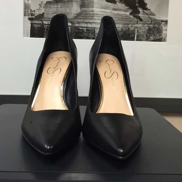 Jessica Simpson "Cambredge" black leather shoes.