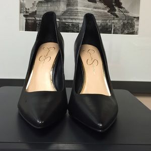 Jessica Simpson "Cambredge" black leather shoes.