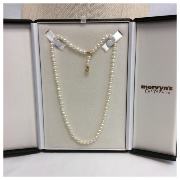 Beautiful Vintage Pearl Necklace - Picture 2 of 4