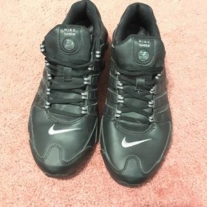 Black Nike Shox