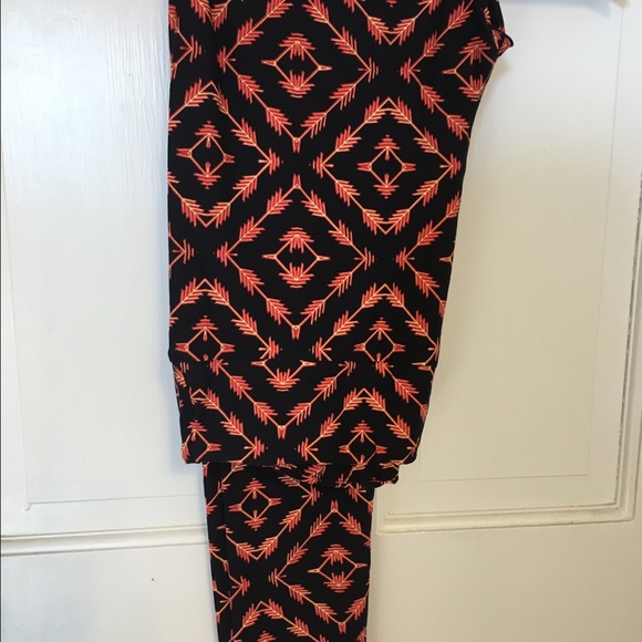 NWT TC Lularoe Leggings orange arrows and black