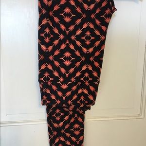 NWT TC Lularoe Leggings orange arrows and black