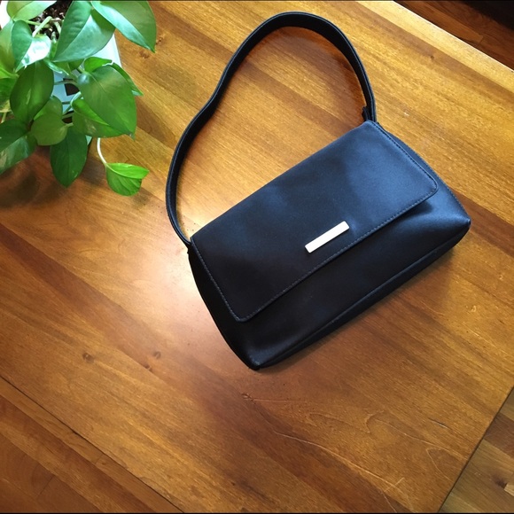 Kenneth Cole shoulder bag! 🌹