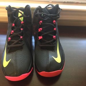 Brand new Nike sneakers kids 6.5/women's 8.5