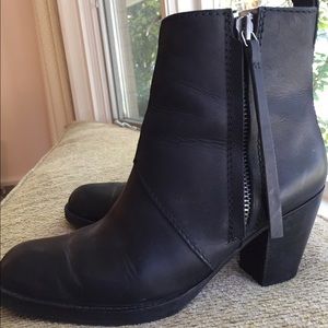 Acne Pistol boots -- size 40 (U.S. 10)