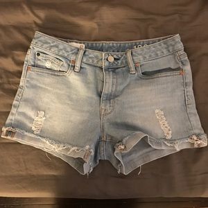 Slim Cut-Offs Gap shorts