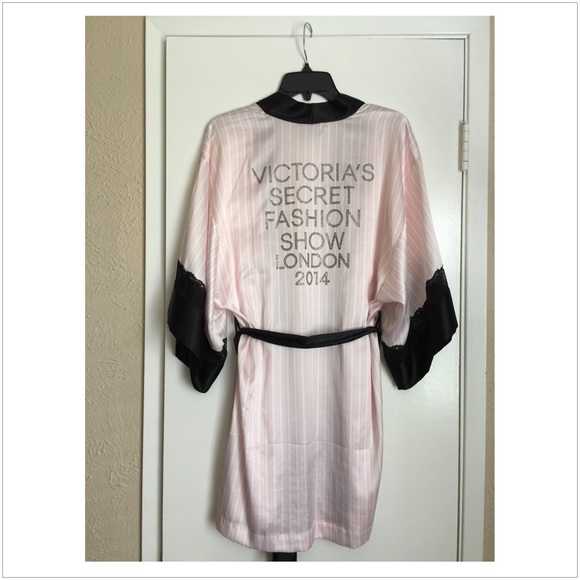 VS *Rare* London Fashion Show - 2014 Robe