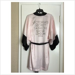 VS *Rare* London Fashion Show - 2014 Robe