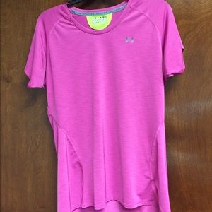 Under armour berry colored t-shirt sz med