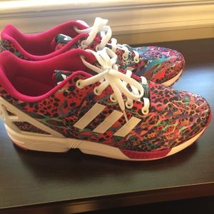 Brand new Adidas kids 7/women's 9