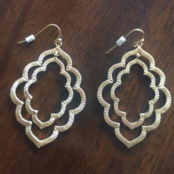 Textured Hashed Moroccan Drop Earrings NWOT