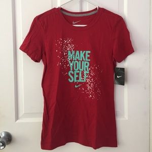 NWT Nike Women's slim fit graphic tee