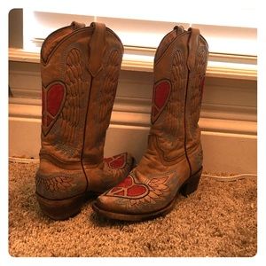 These are corral boots!