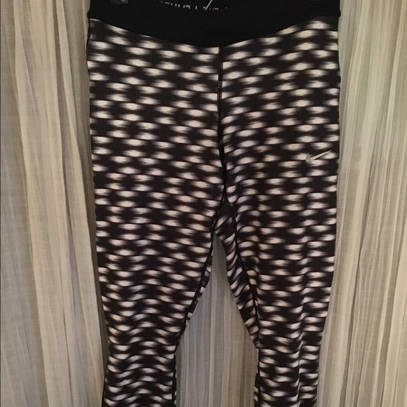 Nike cropped leggings