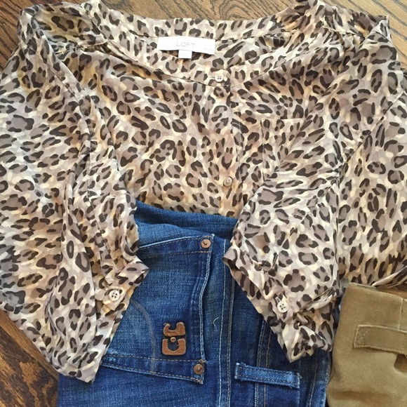Leopard print Loft button downtop - Picture 2 of 4