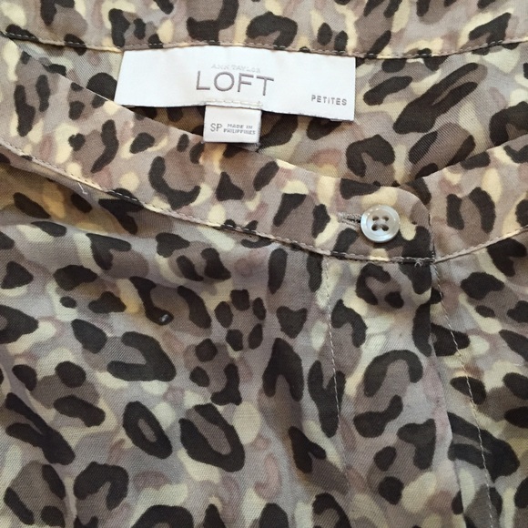 Leopard print Loft button downtop - Picture 3 of 4