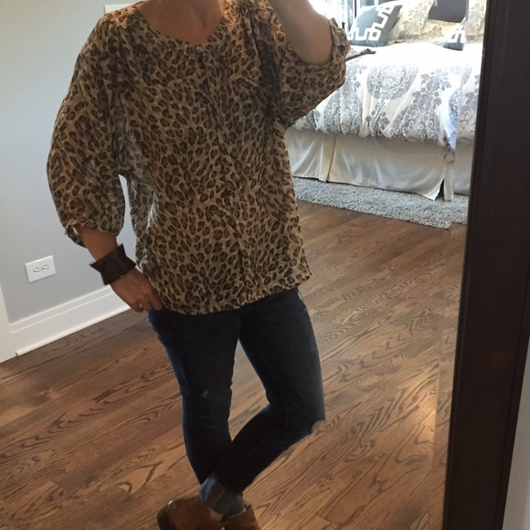 Leopard print Loft button downtop - Picture 4 of 4