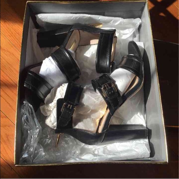 Still in box like new block heels - Picture 2 of 3