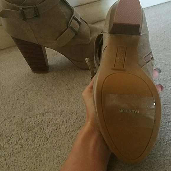 Brand New- Bamboo Tan Boots - Picture 2 of 3