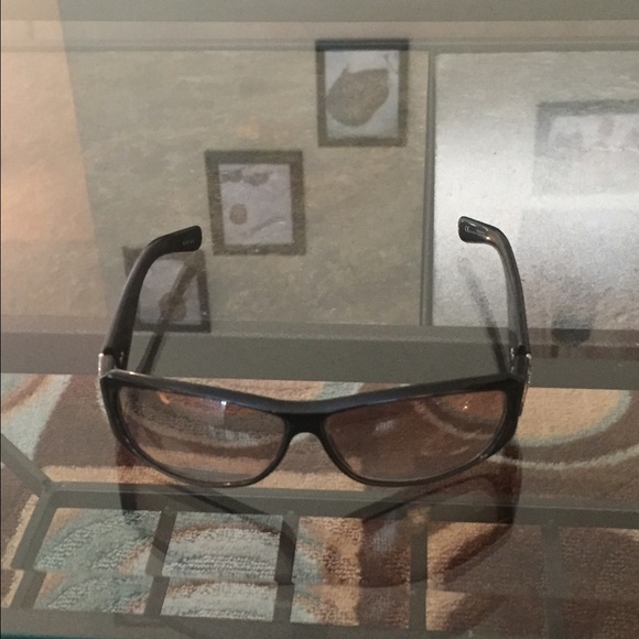 Gucci female sunglasses - Picture 2 of 4