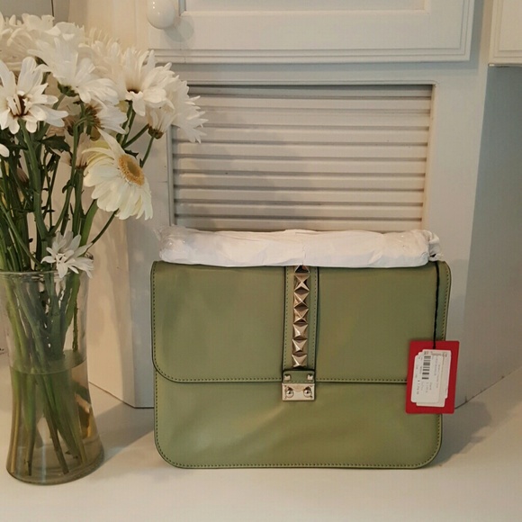 Green with envy: rockstud flap/envelope handbag. - Picture 1 of 4