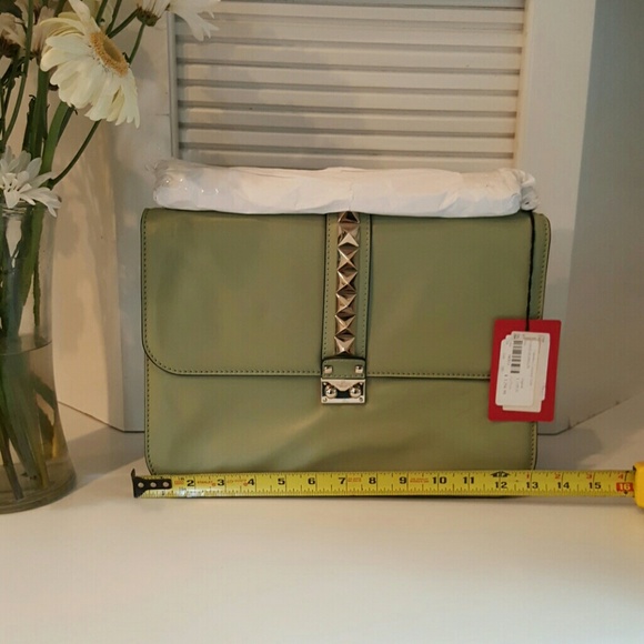 Green with envy: rockstud flap/envelope handbag. - Picture 2 of 4