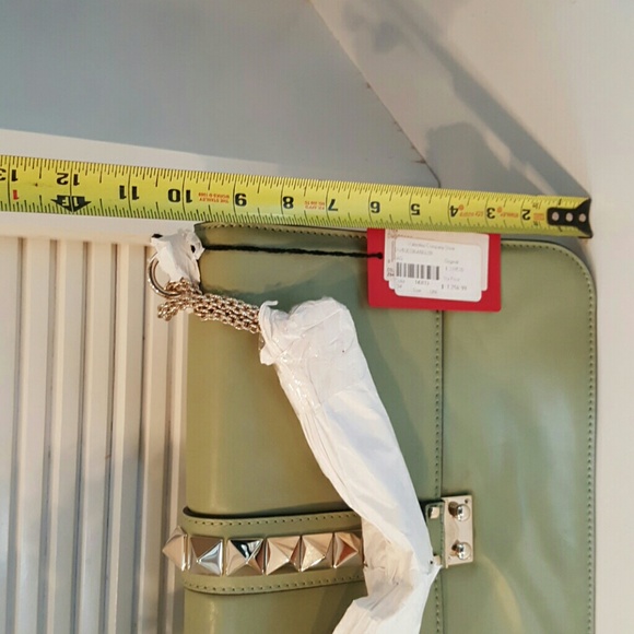 Green with envy: rockstud flap/envelope handbag. - Picture 3 of 4