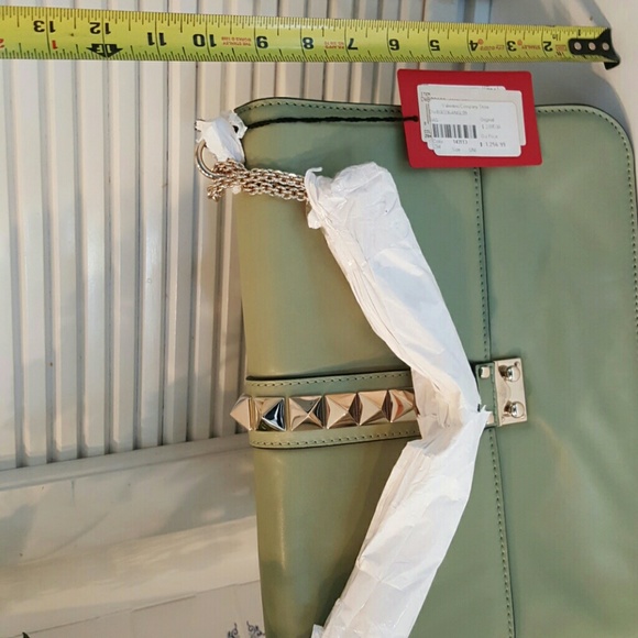 Green with envy: rockstud flap/envelope handbag. - Picture 4 of 4