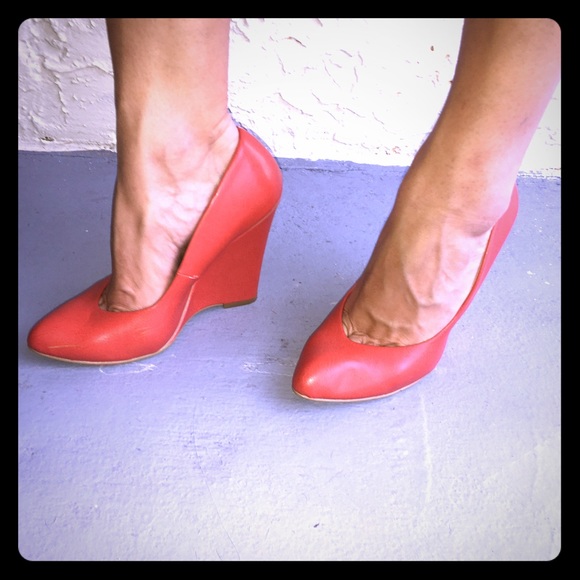 Hot MIA orange wedge pumps