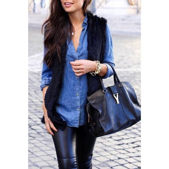 📣SOLD📣😎 Chic Black Faux Fur Vest 😎
