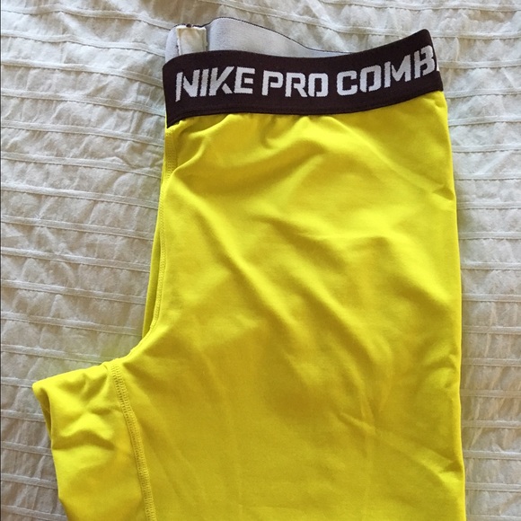 Nike Pro crops