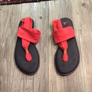 Like new womens sanuk yoga slings