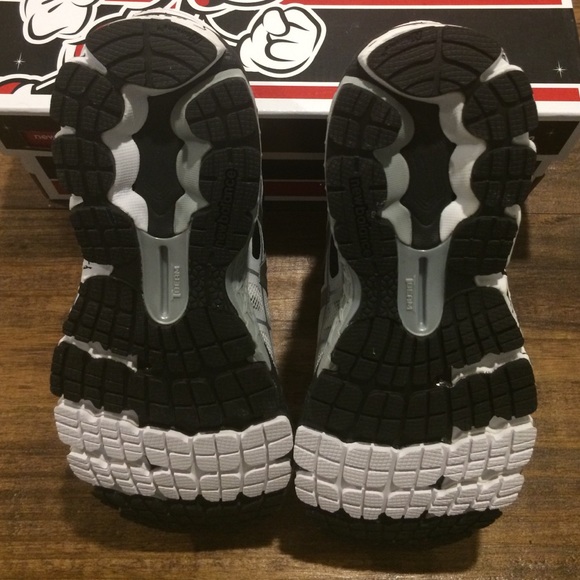 NWT RunDisney Minnie's sizes: 7.5 - Picture 3 of 4