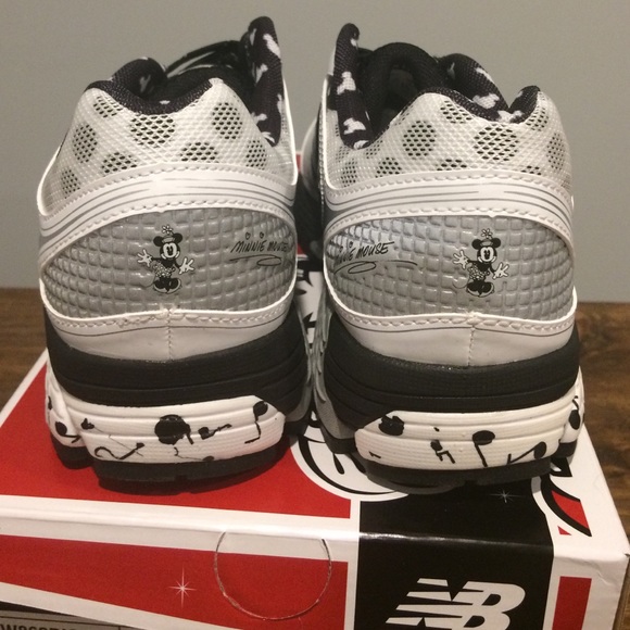 NWT RunDisney Minnie's sizes: 7.5 - Picture 4 of 4