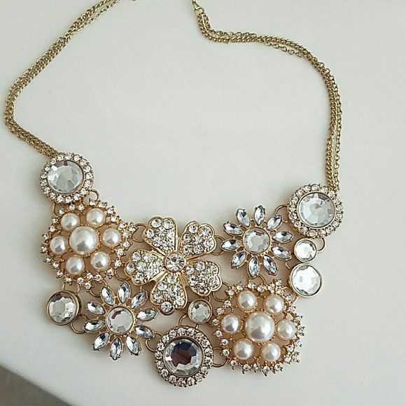 Gorgeous  necklace new with tag.