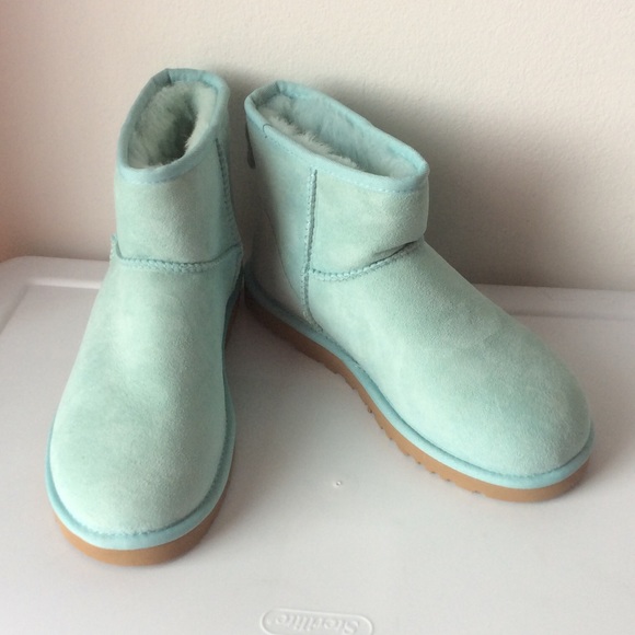 UGG Shoes - 🆕UGG Australia Classic Mini Boots