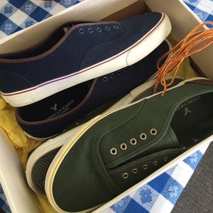 2 American eagle outfitters casual sneakers