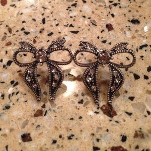 💥Jewelry sale💥 Silver Bow earrings