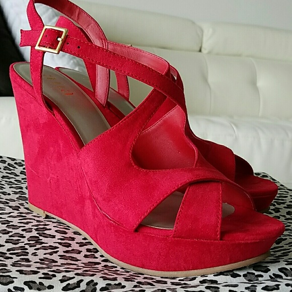 suede-like Wedges