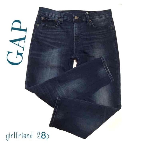 GAP girlfriend jeans size 28p - EUC
