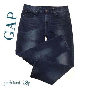 GAP girlfriend jeans size 28p - EUC