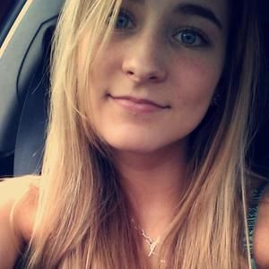 Meet your Posher, Caitlin