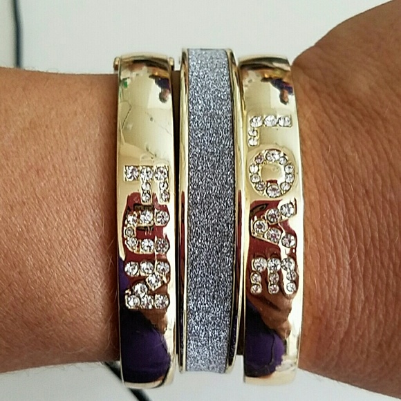 Bracelet  budlle 3 counting read the description