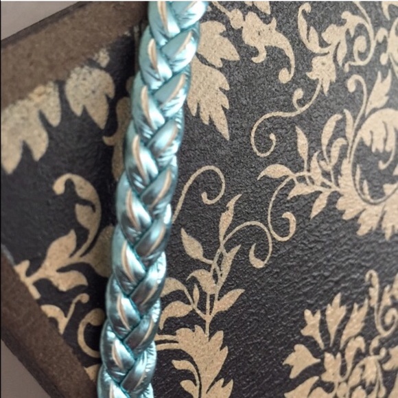 🌷 Metallic Blue Braided Headband - Picture 2 of 2
