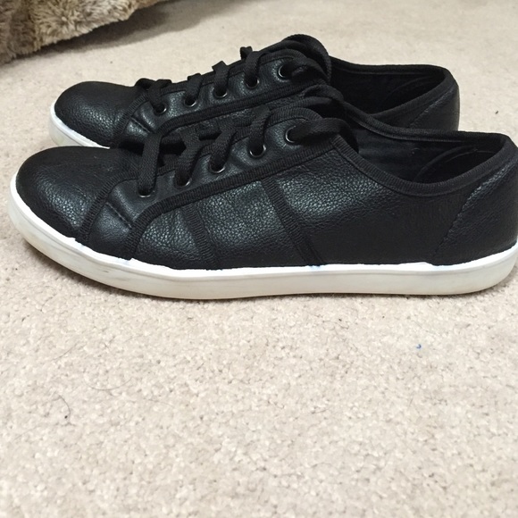 Black Topshop shoes.