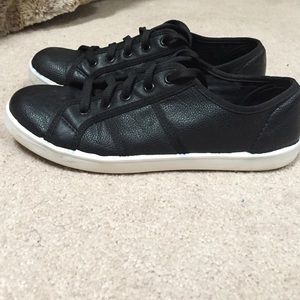 Black Topshop shoes.