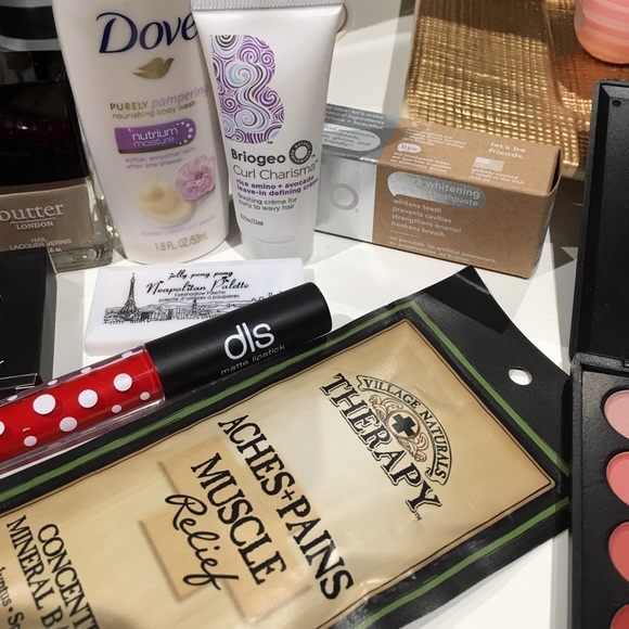 🎉HOST PICK🎉💕Random Beauty Bundle💕 - Picture 4 of 4