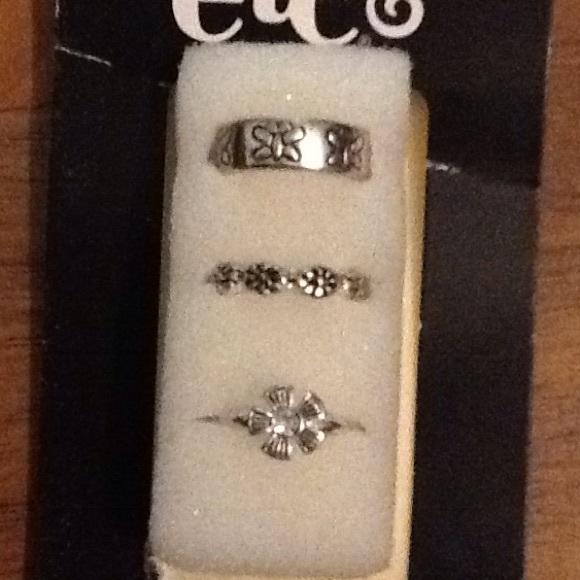 Rue 21 Toe Rings - Picture 2 of 2