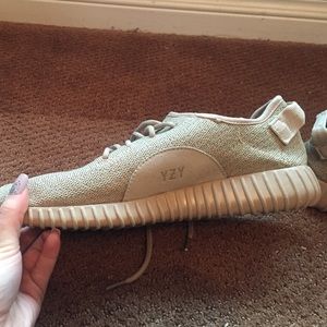 Size 11 men's tan yeezys